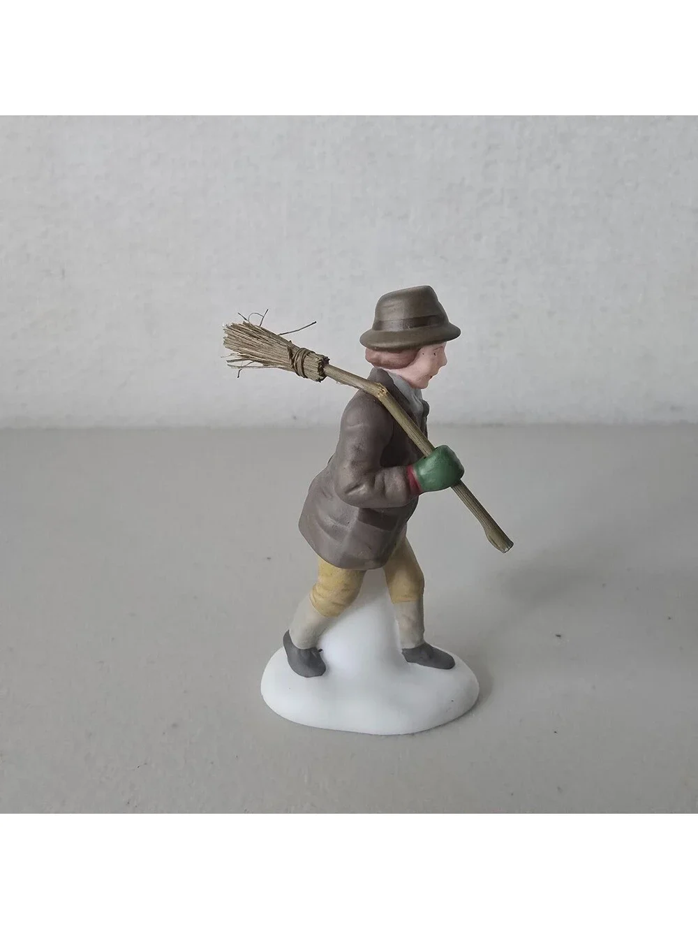 DELIVERING COAL FOR THE HEARTH Dept 56 Heritage Village Collection 58326 Retired